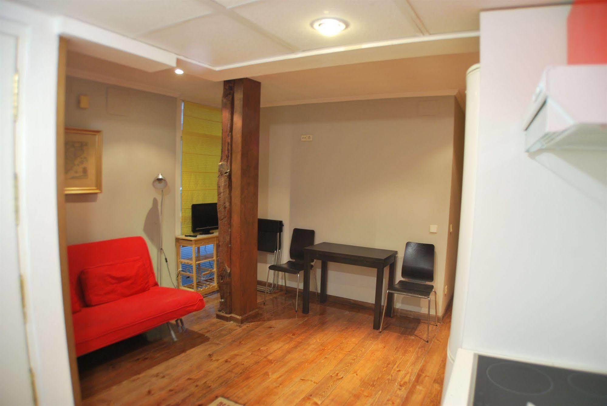 Apartamentos Aqui Me Quedo 马德里 外观 照片